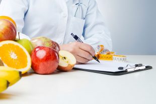 Vida equilibrada: a importância de um nutricionista para auxiliar sua alimentação