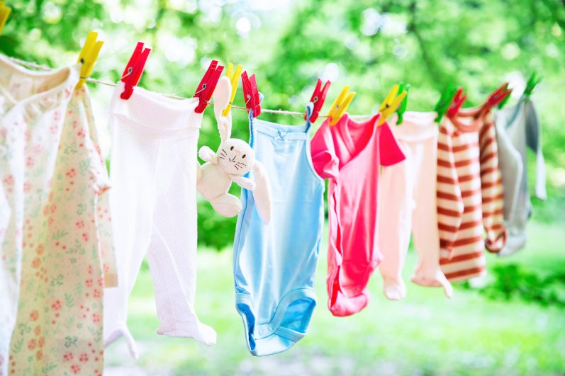 Dicas e cuidados ao lavar roupas de bebê